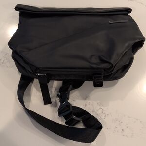 NIID Black Men's Messenger Bag